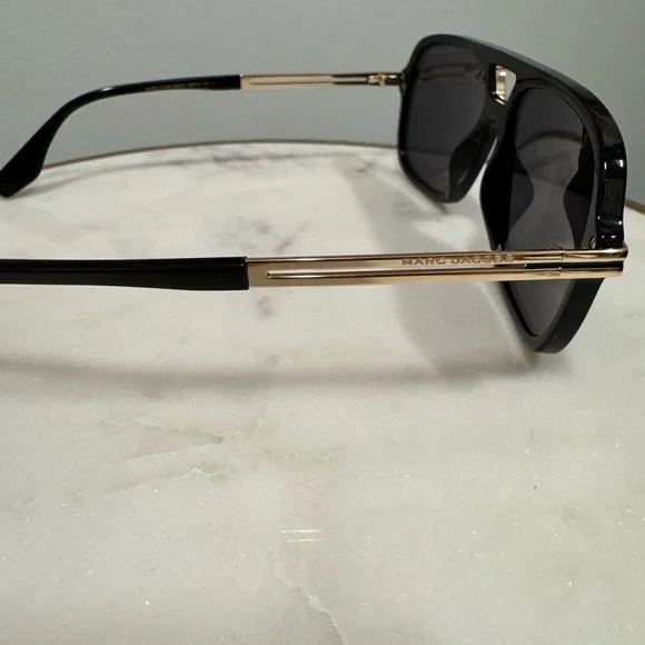 Marc Jacobs Black Sunglasses with Yellow Case - Picture 8 of 10